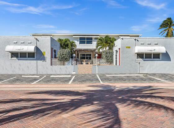 Sun Beach Inn allows check-in for 18 year-old guests