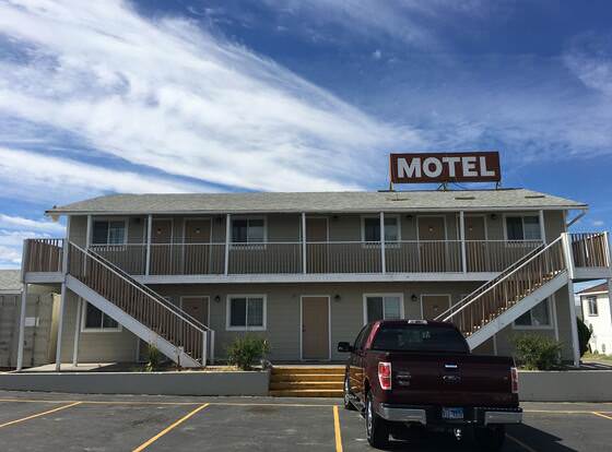 Umatilla Inn and Suites allows check-in for 18 year-old guests