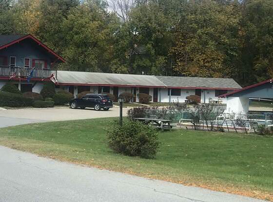 The Chalet Motel, A Travelodge by Wyndham allows check-in for 18 year-old guests