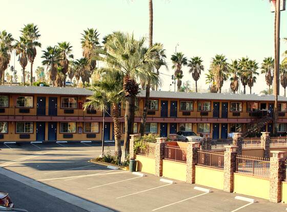Orange Show Inn San Bernardino allows check-in for 18 year-old guests