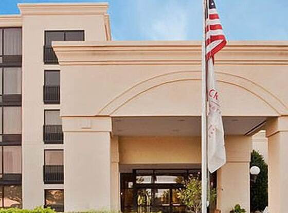 Akaza Hotel Richmond allows check-in for 18 year-old guests