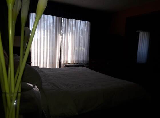 Hotel I-64 Richmond allows check-in for 18 year-old guests