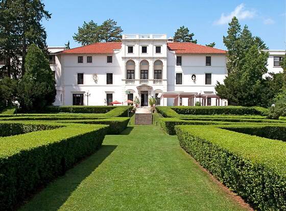 Geneva On The Lake allows check-in for 18 year-old guests