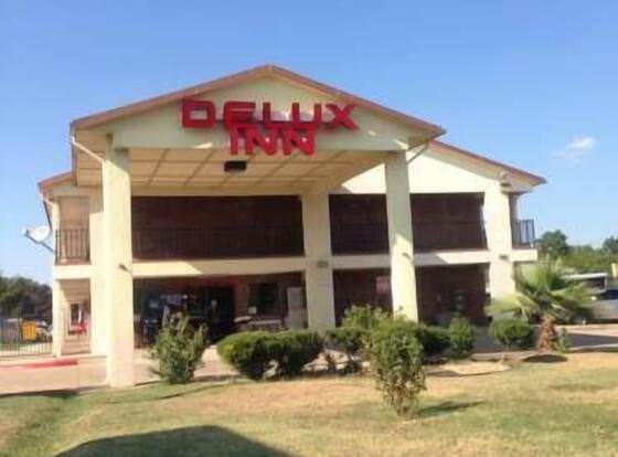 Delux Inn Motel allows check-in for 18 year-old guests