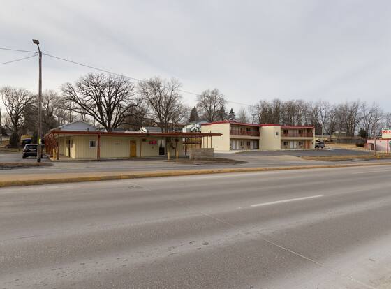 Cozy Rest Motel allows check-in for 18 year-old guests