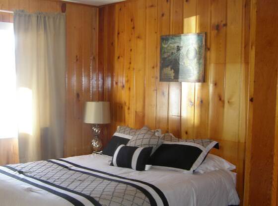 Mystic Valley Inn allows check-in for 18 year-old guests