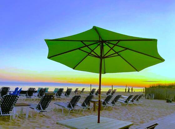 By the Sea Guests Bed & Breakfast & Suites allows check-in for 18 year-old guests