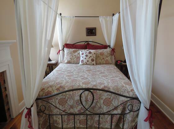 The Swope Manor Bed & Breakfast allows check-in for 18 year-old guests