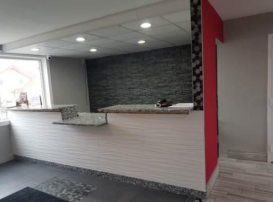 Red Carpet Inn Rochester allows check-in for 18 year-old guests