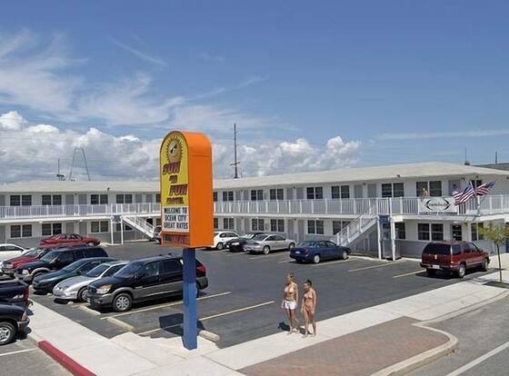 Sun N Fun Motel allows check-in for 18 year-old guests