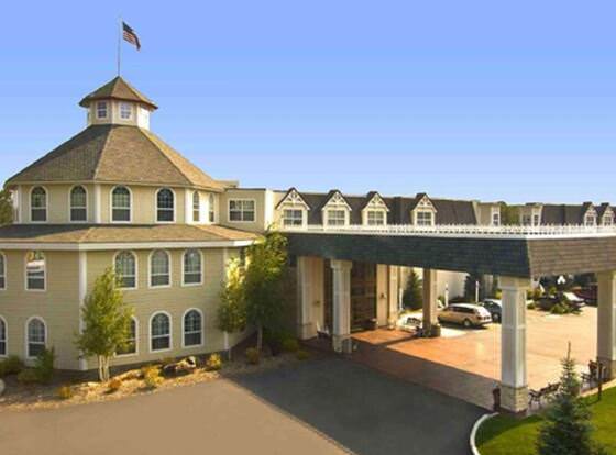 Hotel NoBo Cascade, Tapestry Collection by Hilton allows check-in for 18 year-old guests