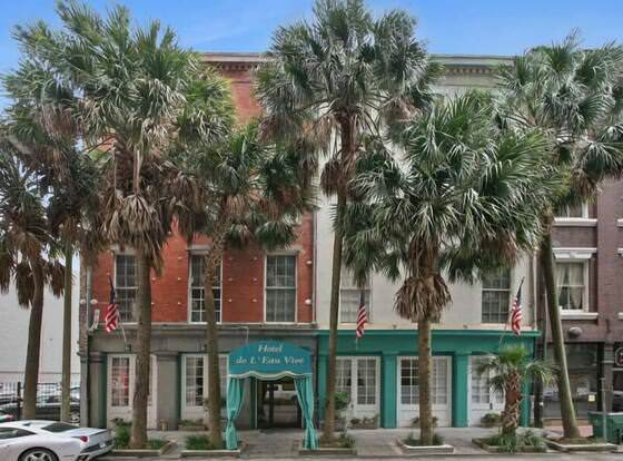 Hotel de L'Eau Vive allows check-in for 18 year-old guests