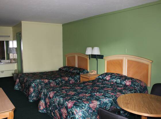 Travelers Inn allows check-in for 18 year-old guests