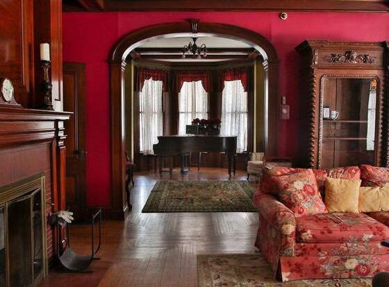 Black Swan Inn allows check-in for 18 year-old guests