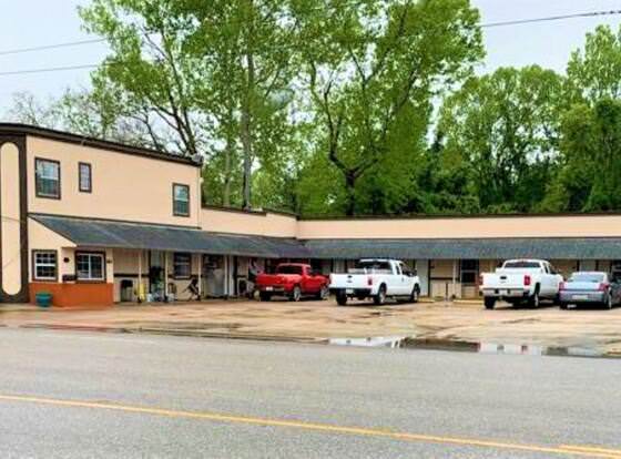 Relax Inn Motel allows check-in for 18 year-old guests