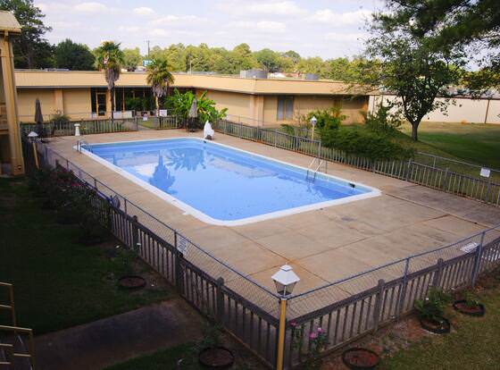 San Augustine Inn allows check-in for 18 year-old guests