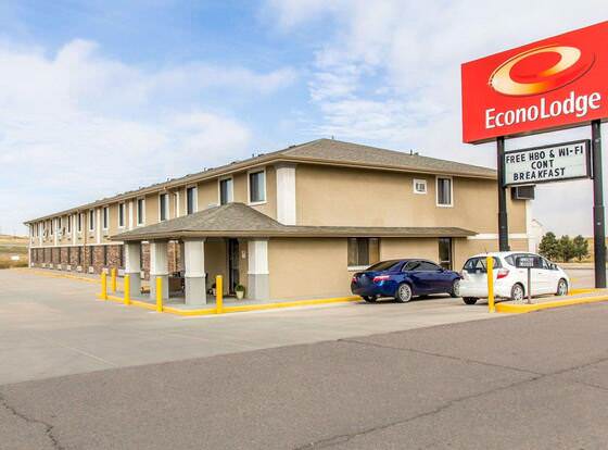 Econo Lodge Limon allows check-in for 18 year-old guests