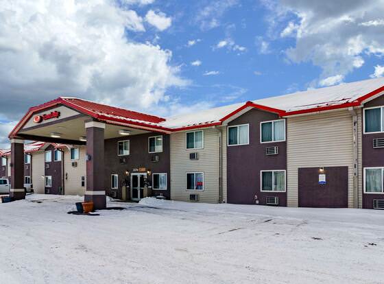 Econo Lodge allows check-in for 18 year-old guests