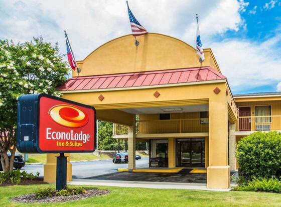 Econo Lodge Inn & Suites at Fort Benning allows check-in for 18 year-old guests
