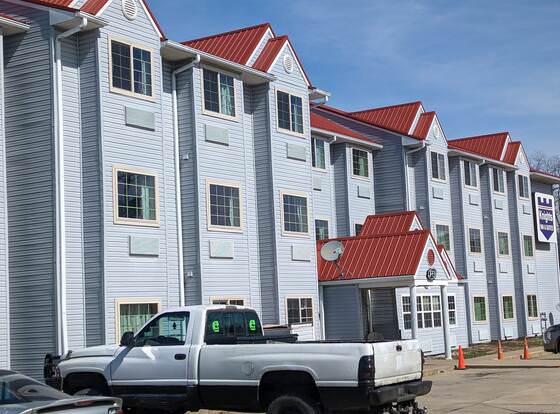 Knights Inn Saint Clairsville allows check-in for 18 year-old guests