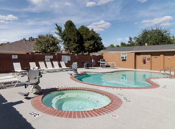 Quality Suites allows check-in for 18 year-old guests