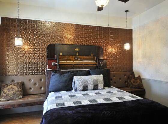 Old Storehouse Inn allows check-in for 18 year-old guests