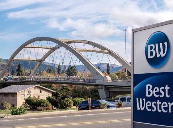 Best Western Inn At The Rogue allows check-in for 18 year-old guests