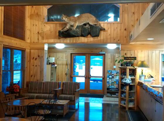 Elkhorn Mountain Inn allows check-in for 18 year-old guests