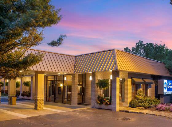 Best Western Inn of the Ozarks allows check-in for 18 year-old guests