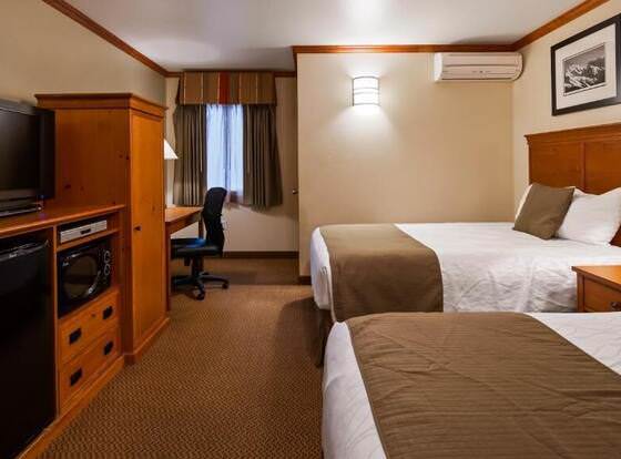 Hotel Edgewater allows check-in for 18 year-old guests