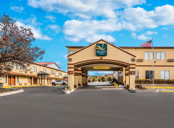 Quality Inn Ozona I-10 allows check-in for 18 year-old guests