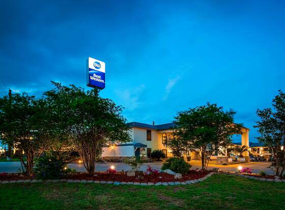 Best Western George West Executive Inn allows check-in for 18 year-old guests