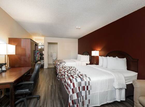 Red Roof Inn Childress allows check-in for 18 year-old guests