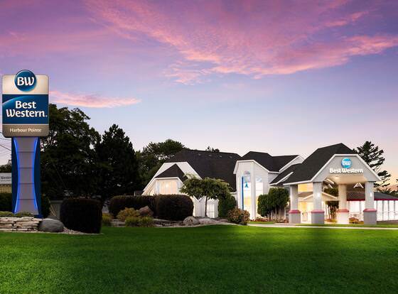 Best Western Harbour Pointe Lakefront allows check-in for 18 year-old guests