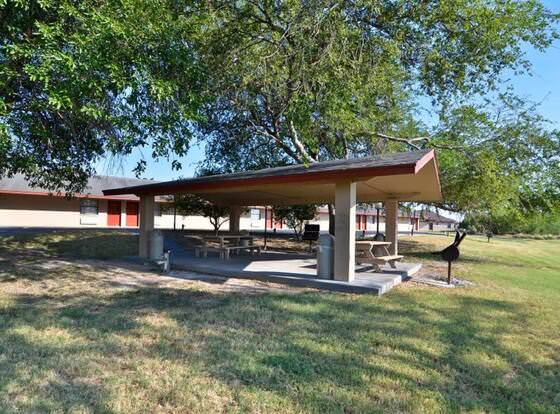 SureStay Hotel by Best Western Zapata allows check-in for 18 year-old guests