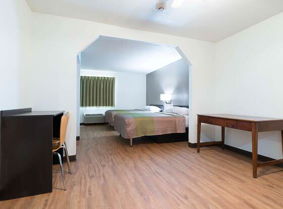 Motel 6 New Iberia, LA allows check-in for 18 year-old guests