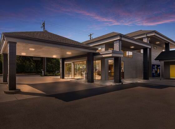 Best Western New Oregon allows check-in for 18 year-old guests