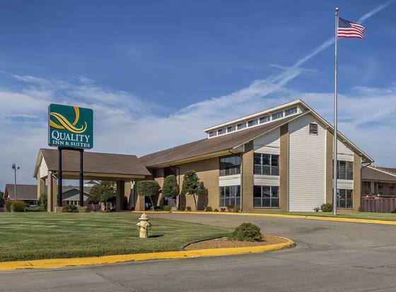 Quality Inn & Suites Stuttgart North allows check-in for 18 year-old guests