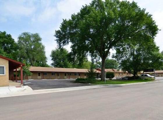 UBar Inn & Suites allows check-in for 18 year-old guests