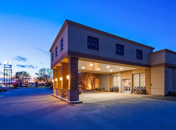 Best Western Crossroads Of The Bluffs allows check-in for 18 year-old guests
