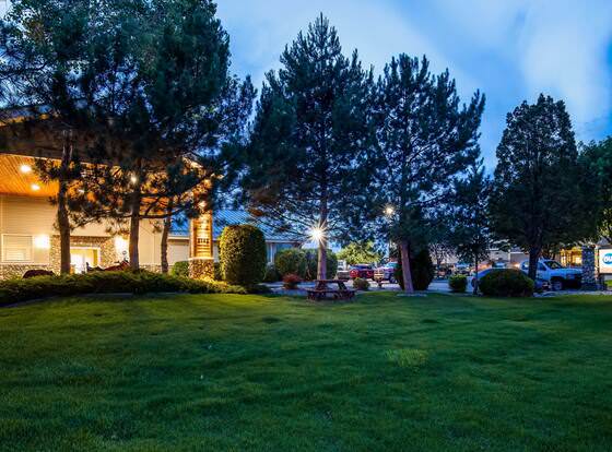 Best Western Sawtooth Inn & Suites allows check-in for 18 year-old guests