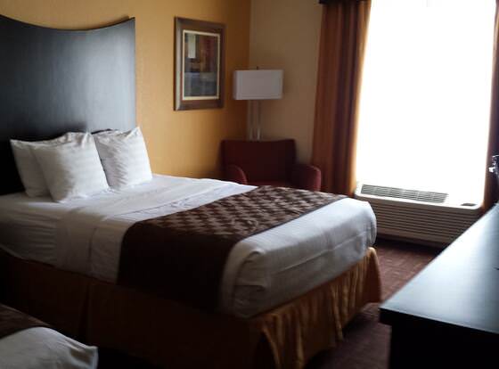Paradise Inn & Suites allows check-in for 18 year-old guests