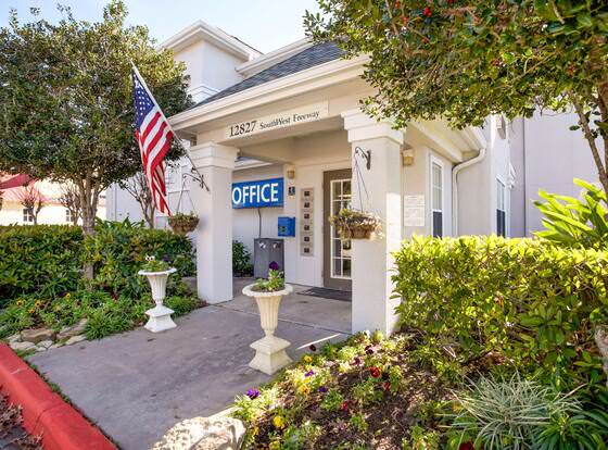 Studio 6 Stafford, TX - Houston - Sugarland allows check-in for 18 year-old guests