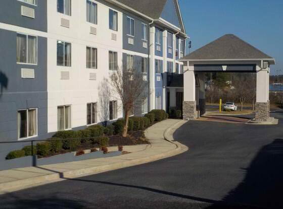 Stay Plus Hotel  allows check-in for 18 year-old guests