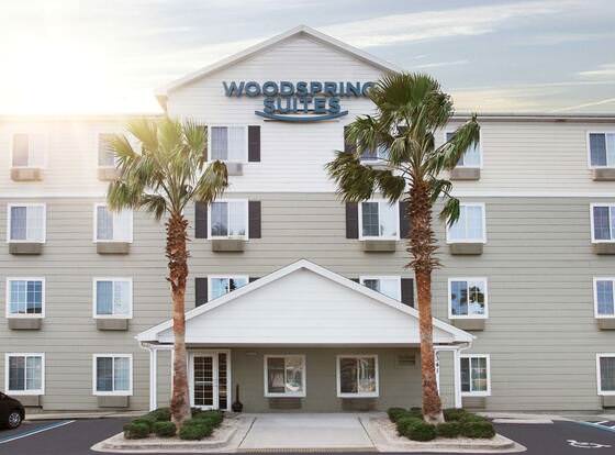 WoodSpring Suites Jacksonville I-295 East allows check-in for 18 year-old guests