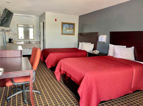 Lake Seminole Inn allows check-in for 18 year-old guests