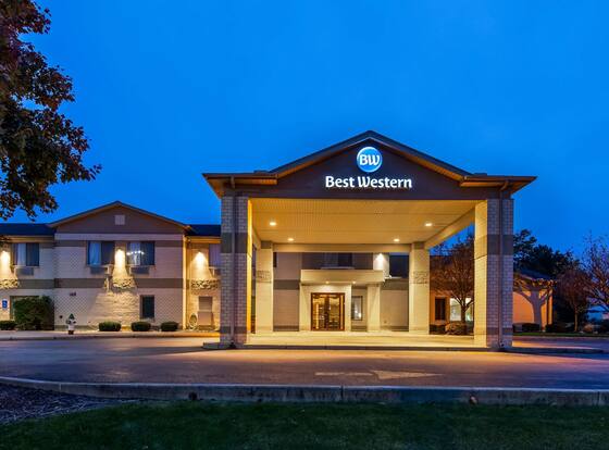 Best Western Fostoria Inn & Suites allows check-in for 18 year-old guests