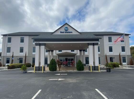 Best Western Heritage Inn & Suites allows check-in for 18 year-old guests