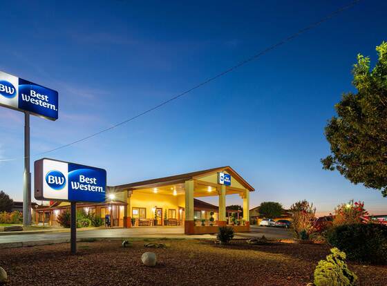 Best Western Santa Rosa Inn allows check-in for 18 year-old guests