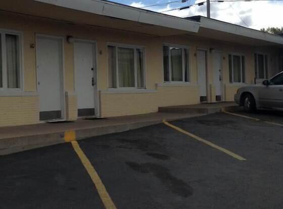 Plaza Inn Great Falls allows check-in for 18 year-old guests